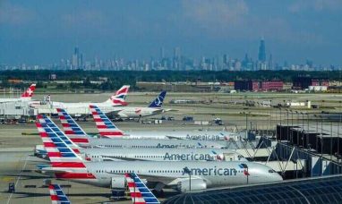 American Airlines Stock Dips as Market Rises: Key In...