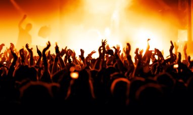 LINKIN PARK ROCK THE UEFA CHAMPIONS LEAGUE FINAL KIC...
