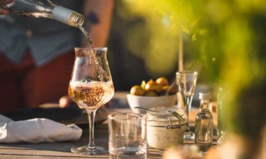VEVOR Launches 120 lbs/Day Countertop Ice Maker, Del...