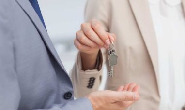 In HelloNation, Real Estate Expert Howard Goldberg E...